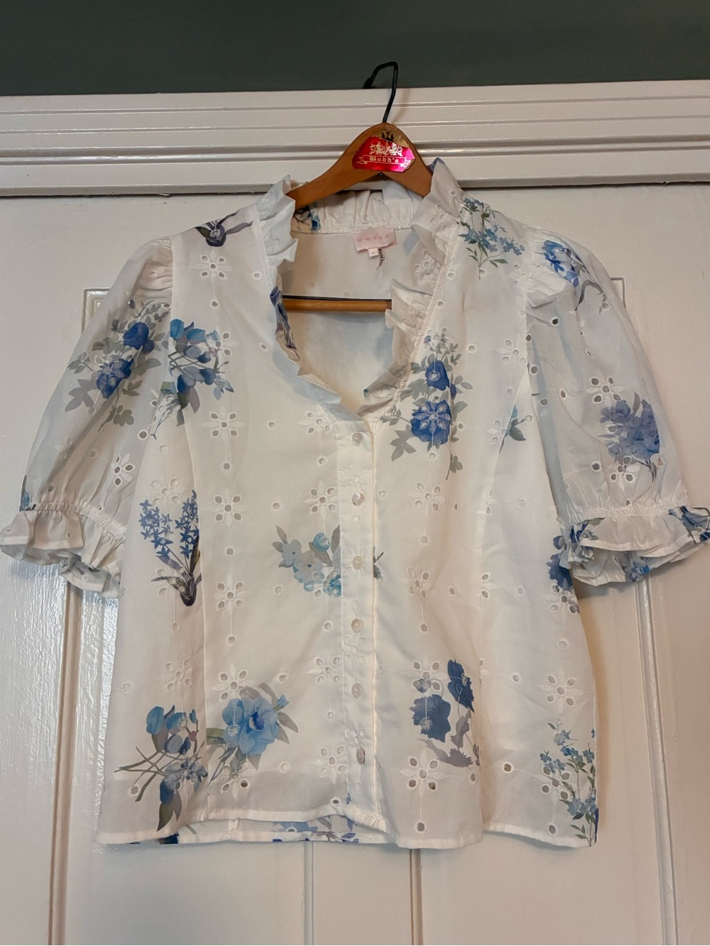 Entro White Floral Eyelet Button-Front Puff Sleeve Top